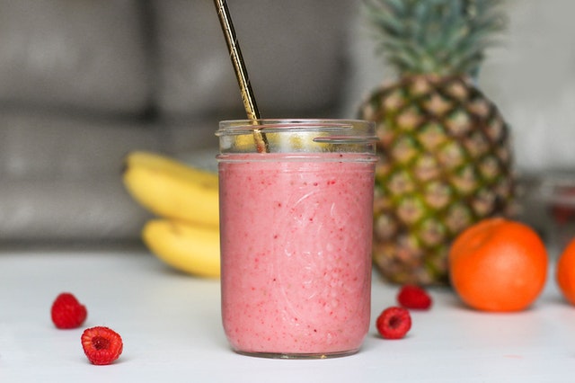 AVOCADO BANANA BERRY SMOOTHIE